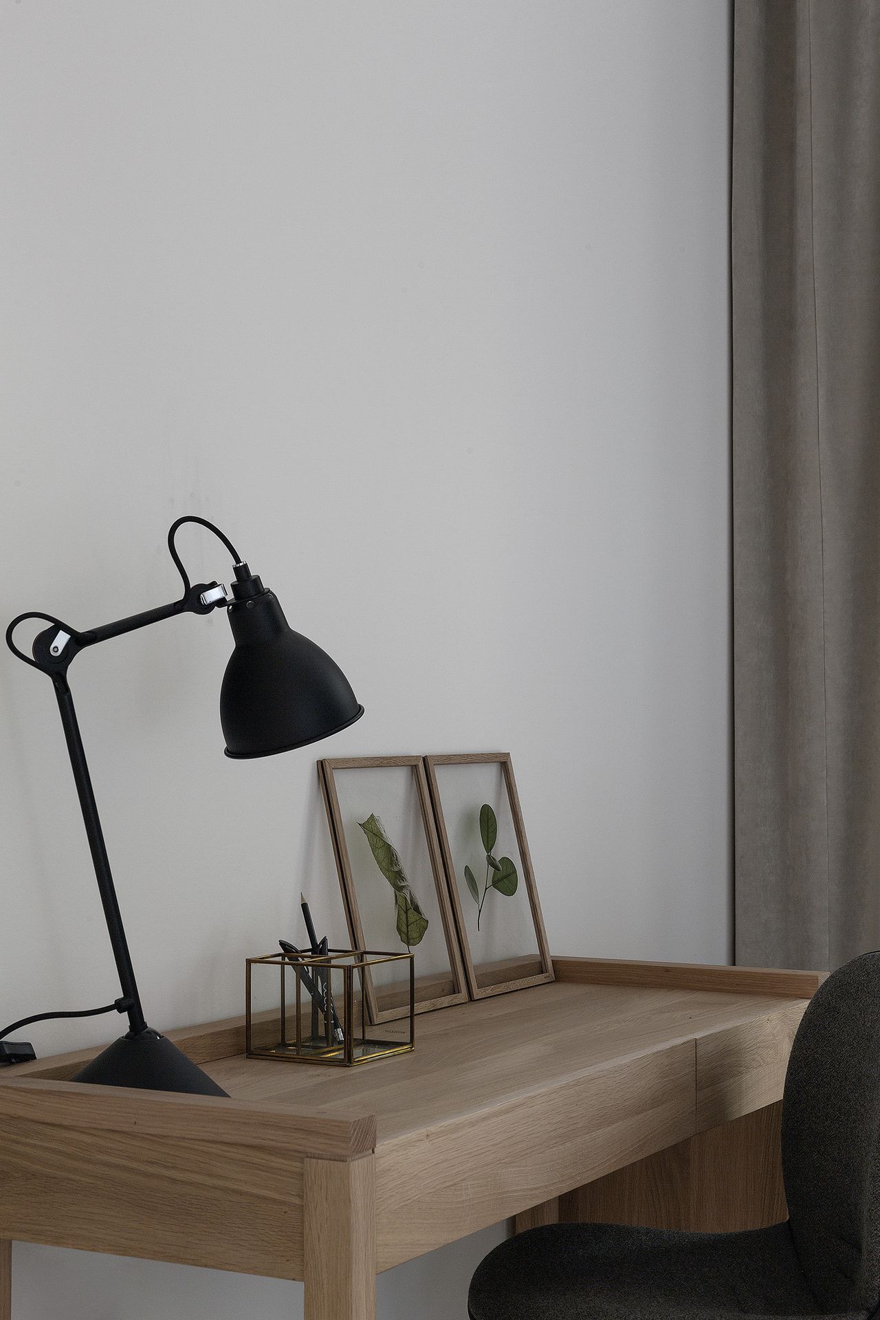Office with desk | Live Light