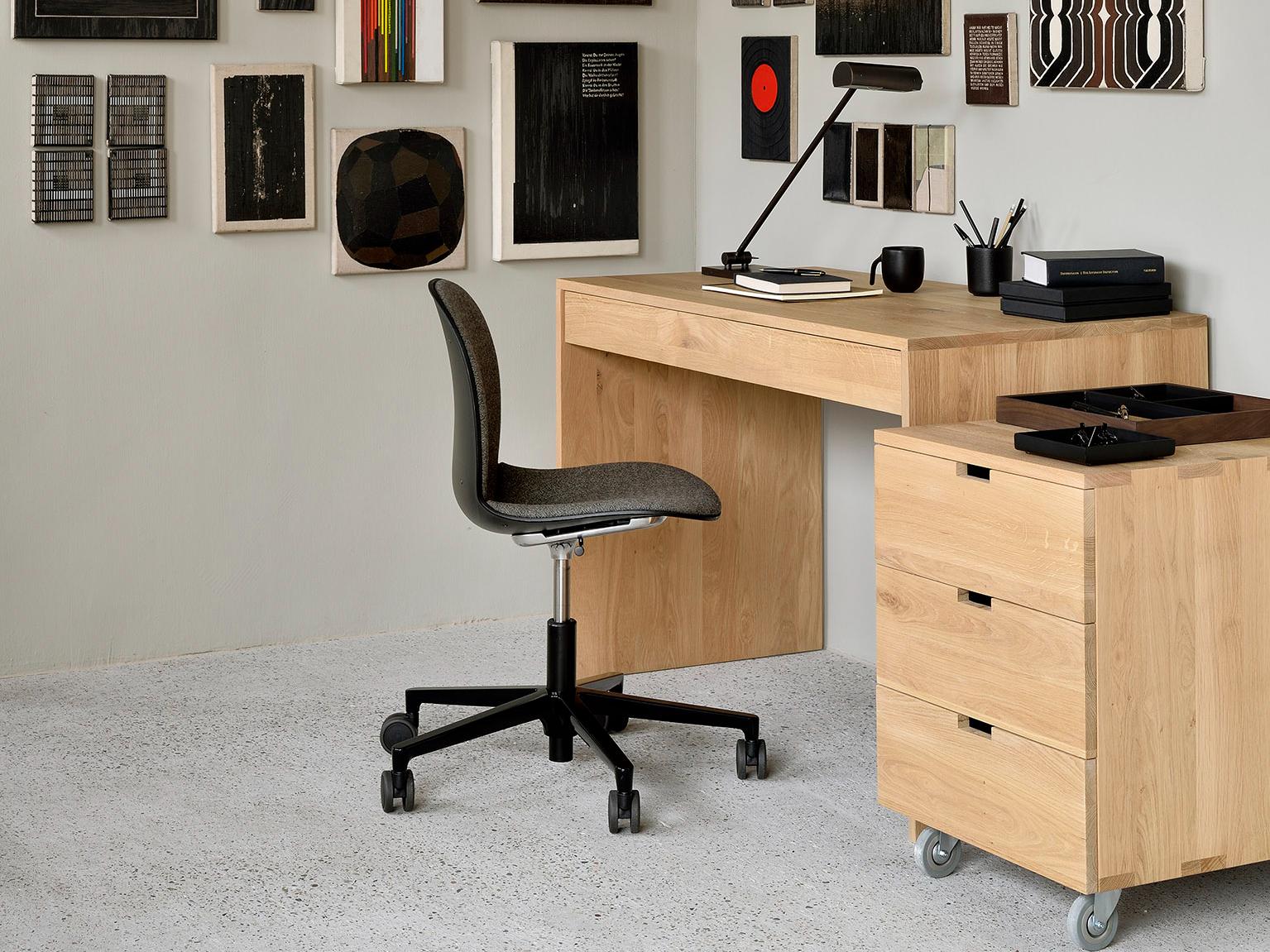 Office chair, desk and drawer unit in oak | Live Light