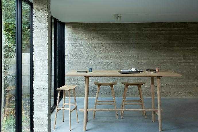 Profile high meeting table and Osso bar stools | Live Light Profile high meeting table and Osso bar stools | Live Light