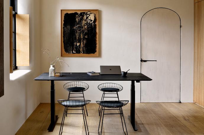 Home office with Bok adjustable desk in black | Live Light Home office with Bok adjustable desk in black | Live Light
