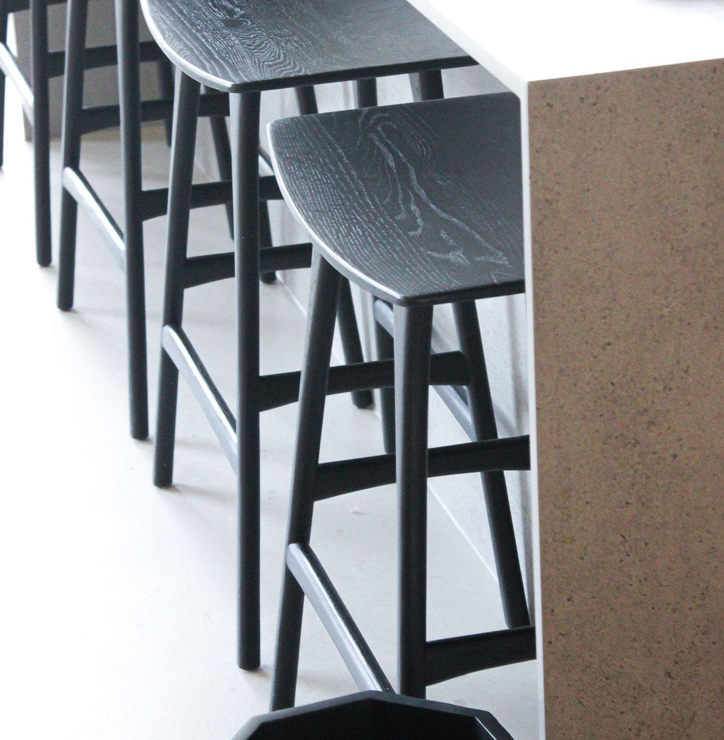Live Light | Sofie Noyen's home featuring the Osso barsool in oak black Live Light | Sofie Noyen's home featuring the Osso barsool in oak black