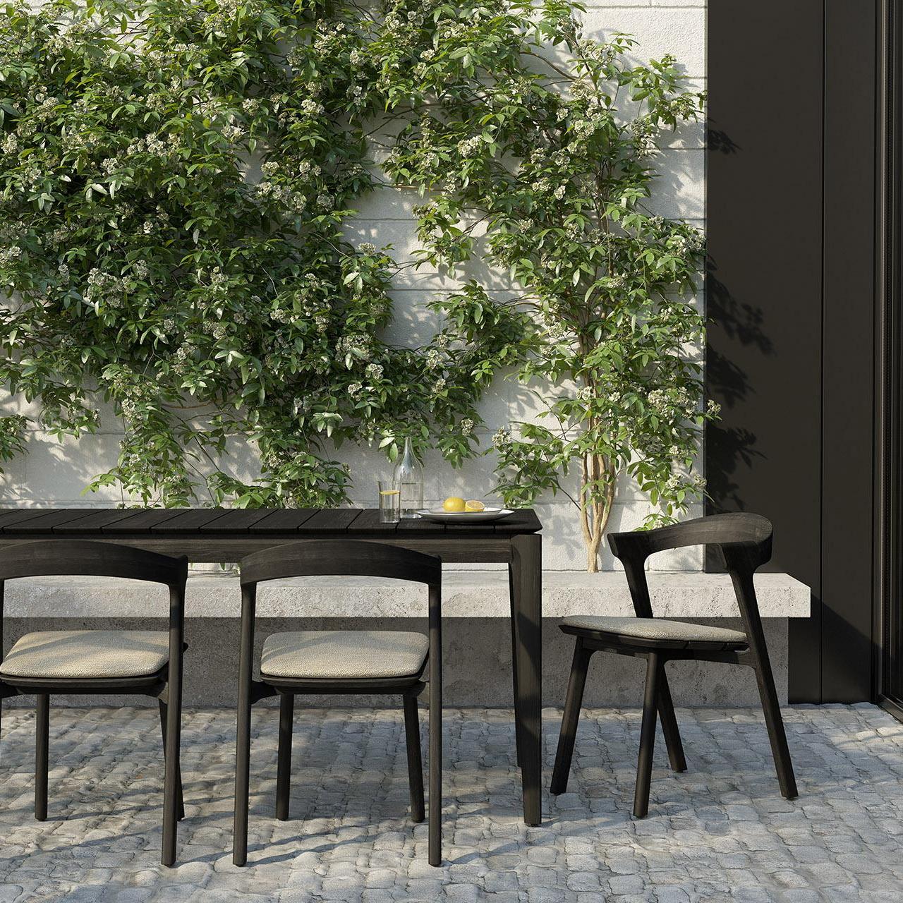 Live Light | Create a new outdoor dining area by renting furniture with Live Light