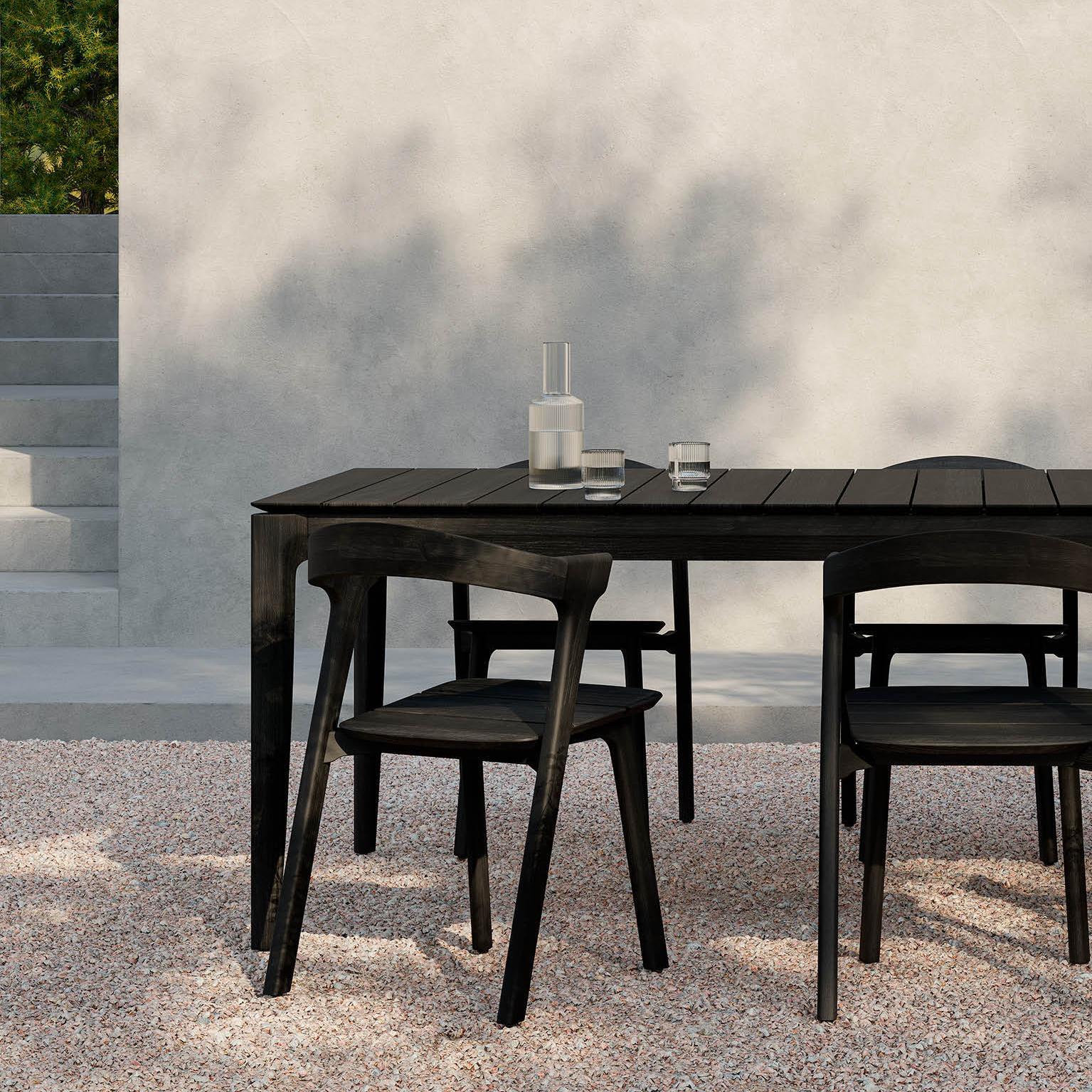 Live Light | Create a new outdoor dining area by renting furniture with Live Light