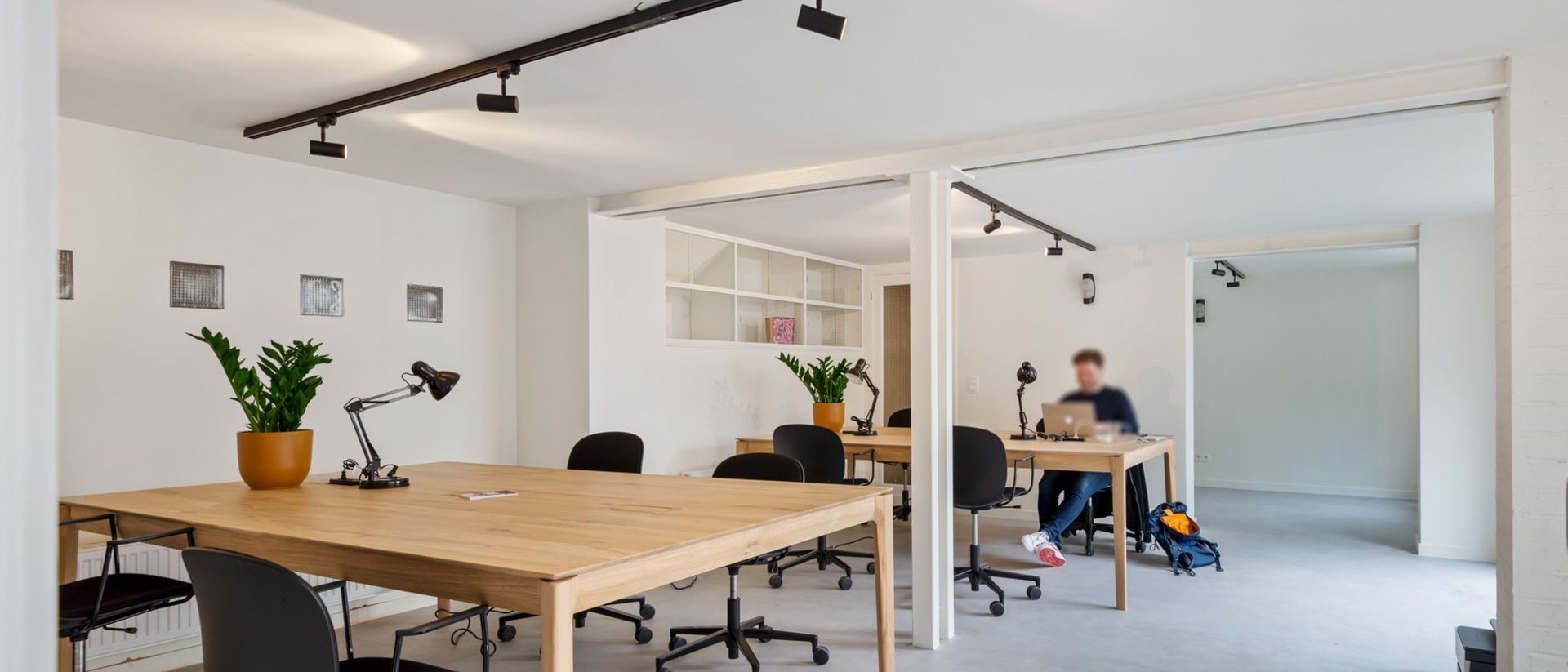 Ramón Coworking space designed with Live Light office rental furniture 