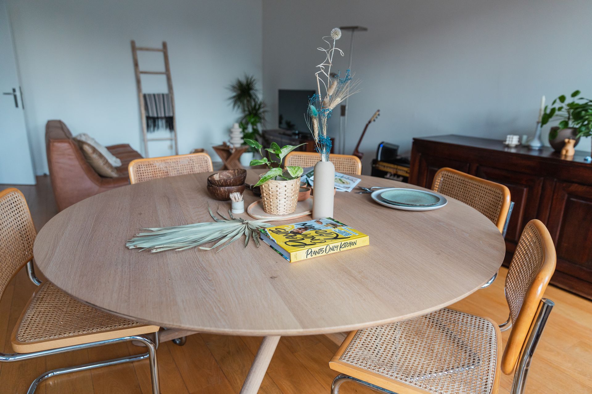 Dining table in solid oak | Live Light
