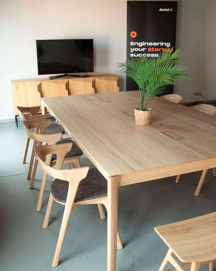 Rent wooden quality furniture for your office at Live Light