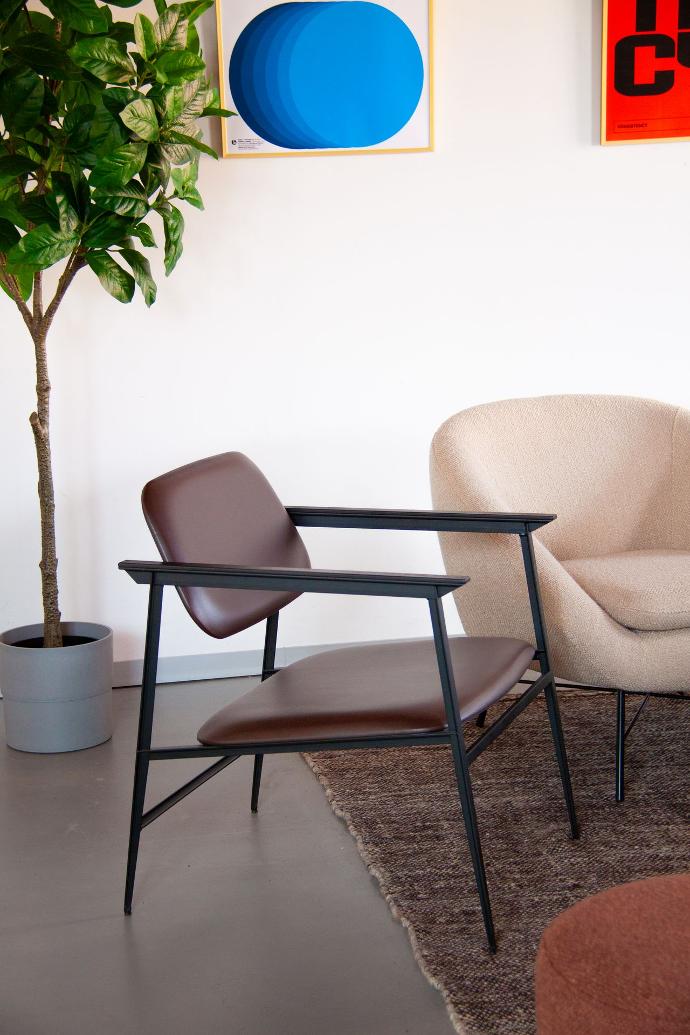 Rent office lounge furniture with Live Light's furniture subscription Rent office lounge furniture with Live Light's furniture subscription