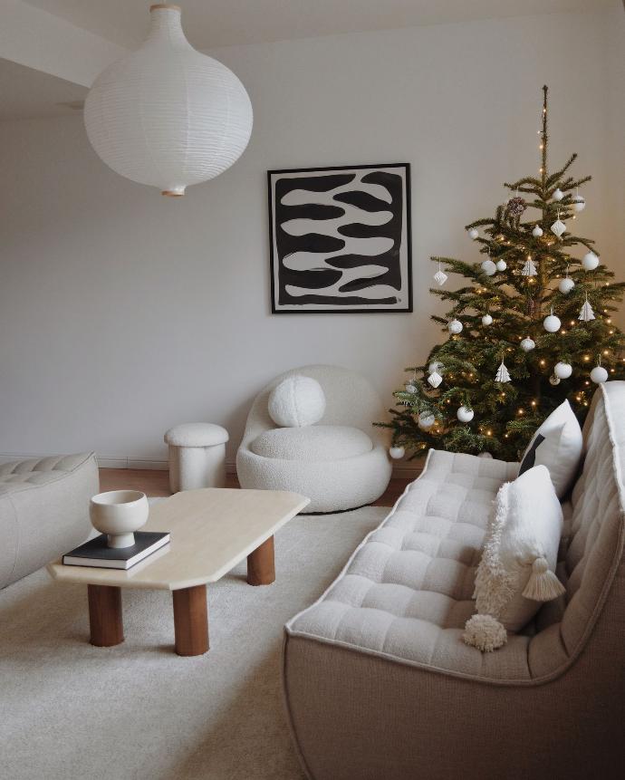 N701 sofa in living room with christmas tree | Live Light