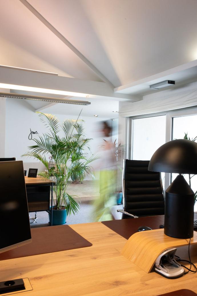 Live Light | Discover the benefits of renting office furniture