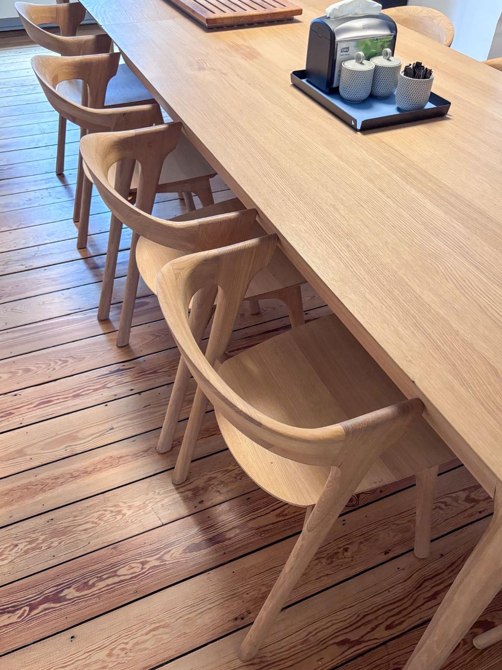 Refurbished furniture for Receptel’s office in Belgium