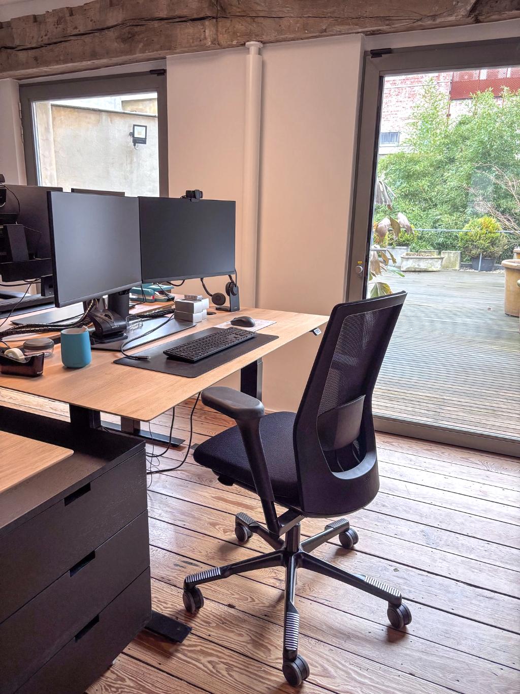 Refurbished furniture for Receptel’s office in Belgium