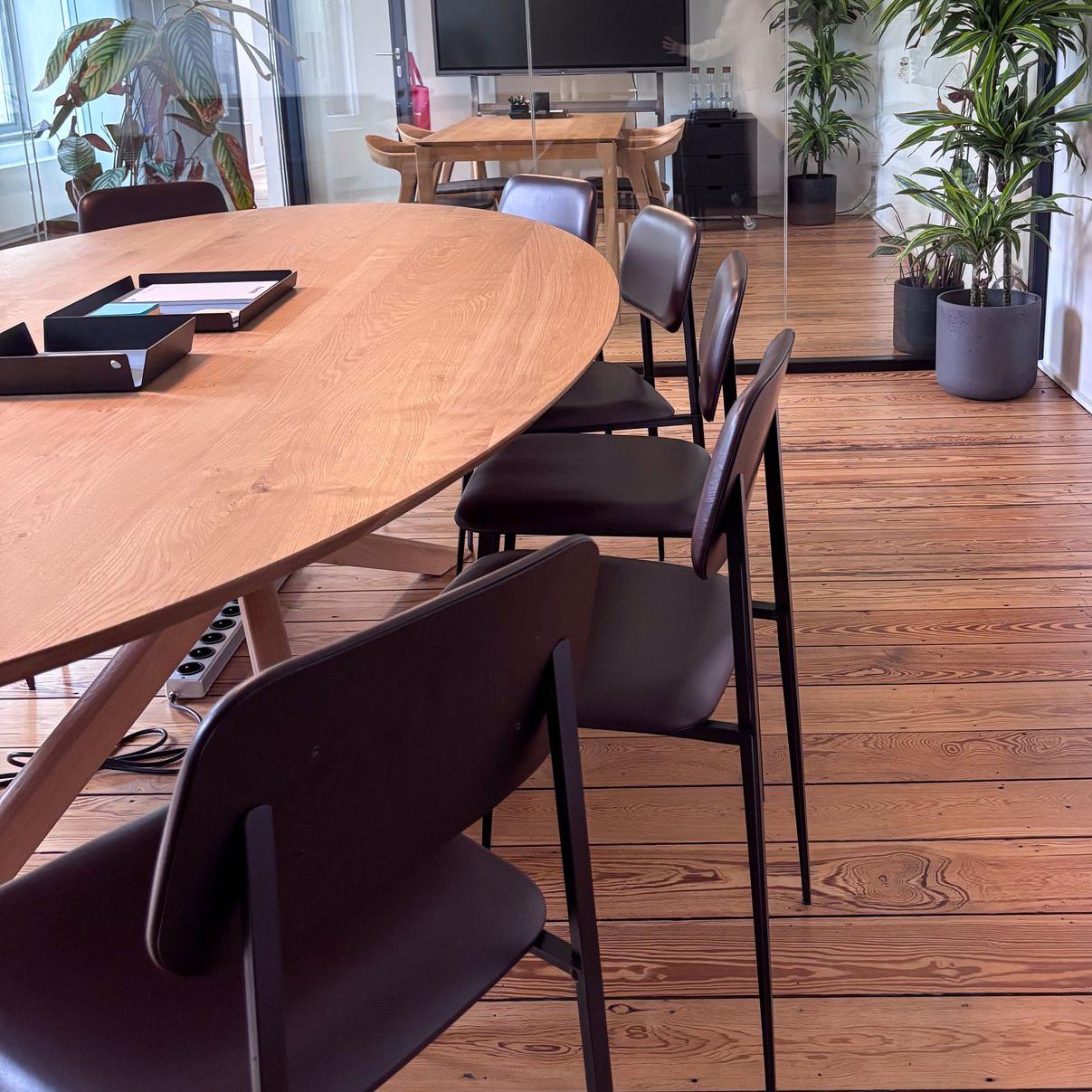 Refurbished furniture for Receptel’s office in Belgium