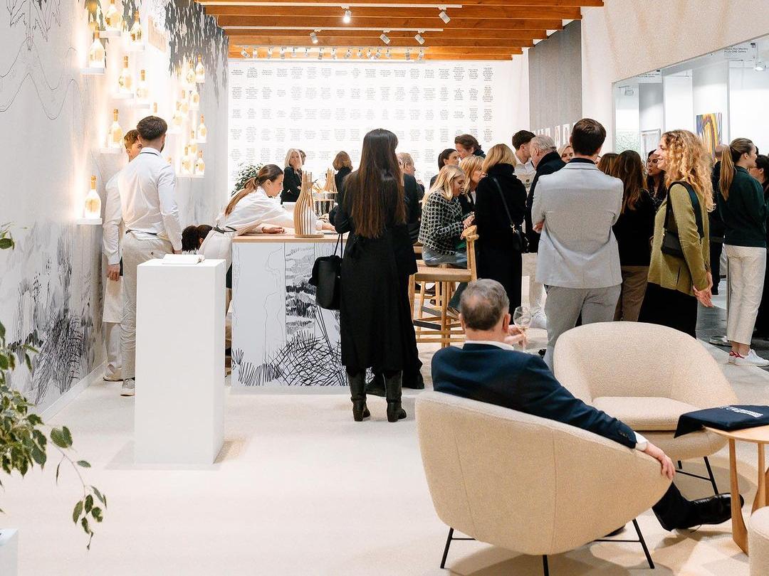 Live Light | Rental furniture for tradeshows
