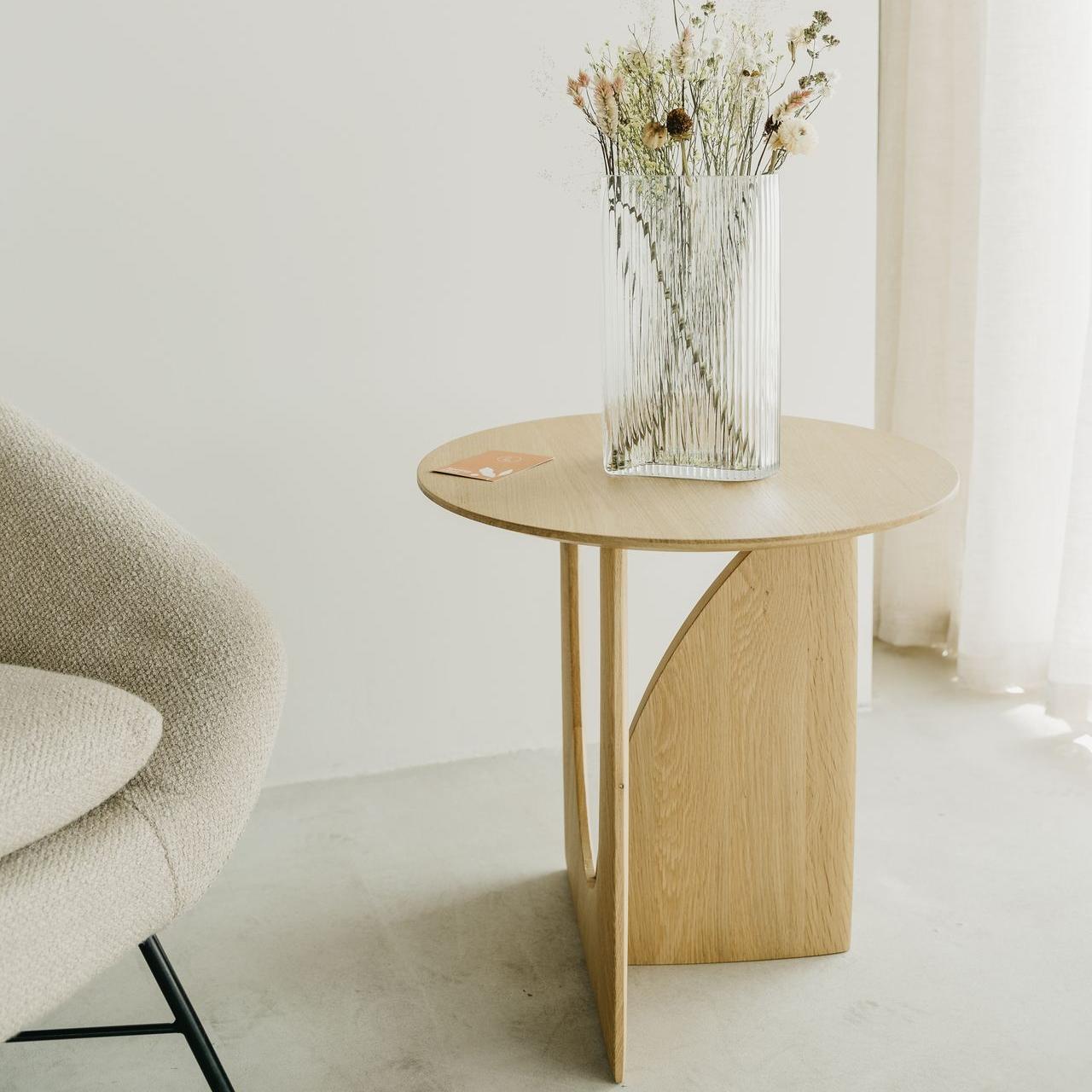 Flowers on Oak Geometric side table and Barrow lounge chair | Live Light Flowers on Oak Geometric side table and Barrow lounge chair | Live Light