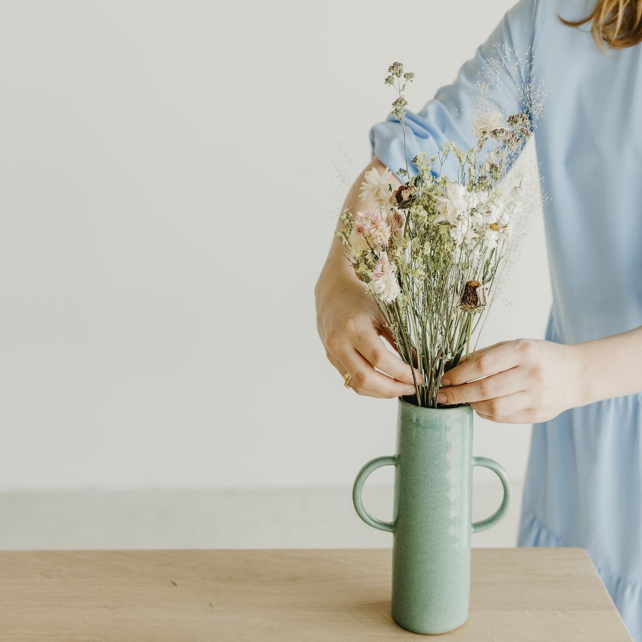Flowers in a vase | Live Light Flowers in a vase | Live Light