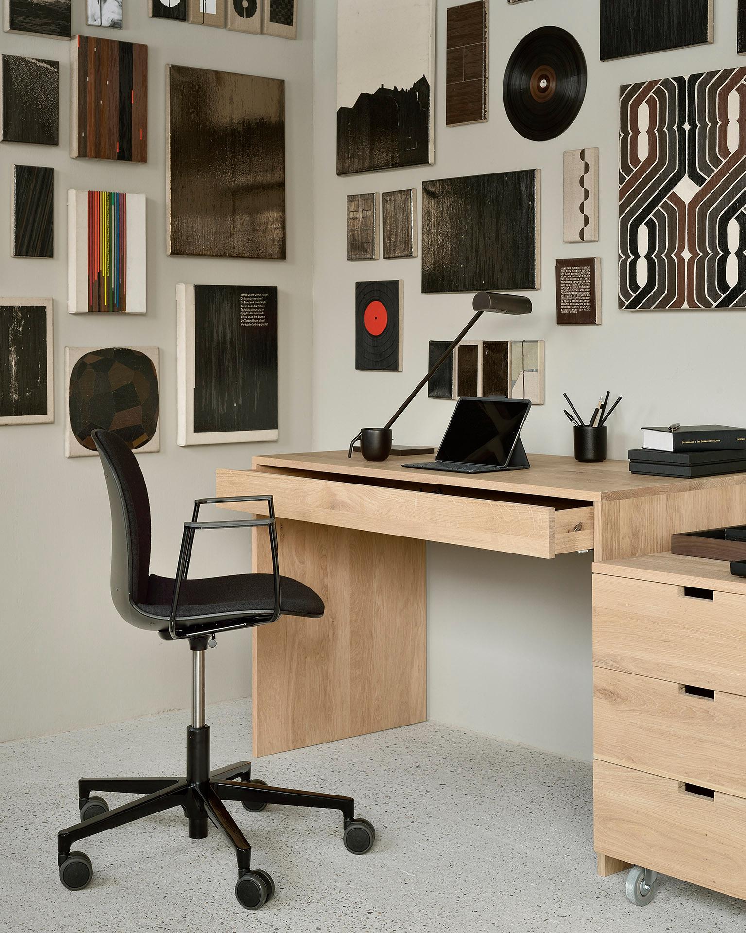 Wave desk and Office chair | Live Light Wave desk and Office chair | Live Light