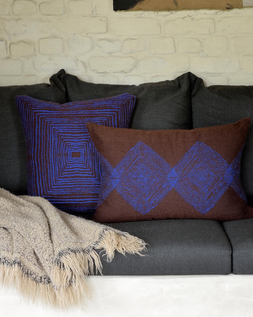Alpone throw