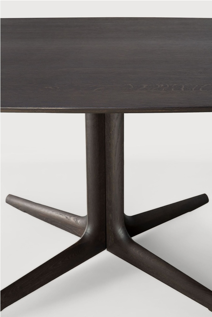 Oak Corto brown dining table