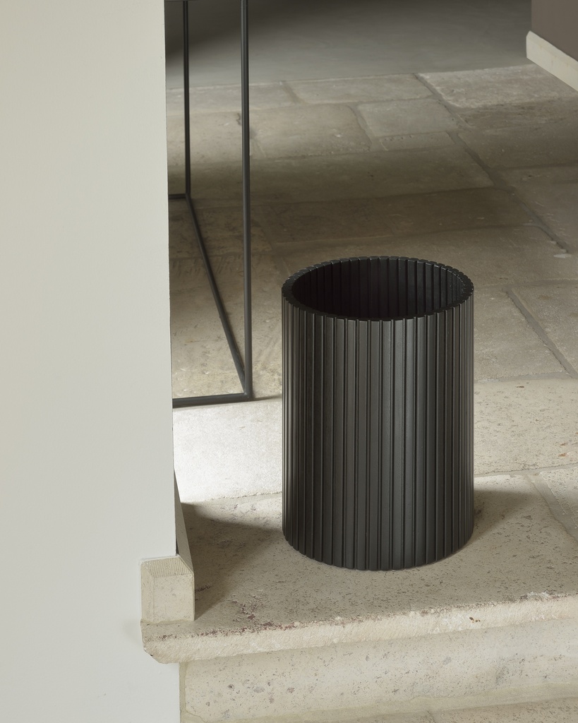 Black Roller Max waste paper basket