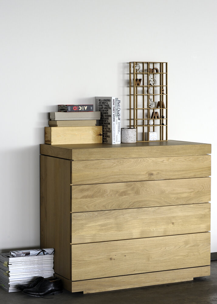 Oak Burger chest of drawers