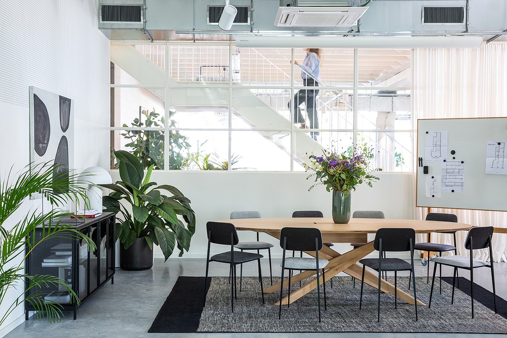 Mikado meeting table